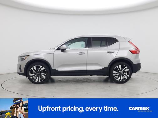 2025 Volvo XC40 B5 Plus Bright Theme
