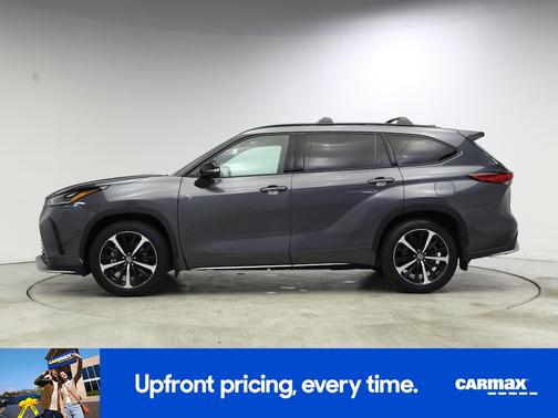 Gray 2022 Toyota Highlander XSE