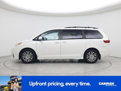 White 2014 Toyota Sienna LE