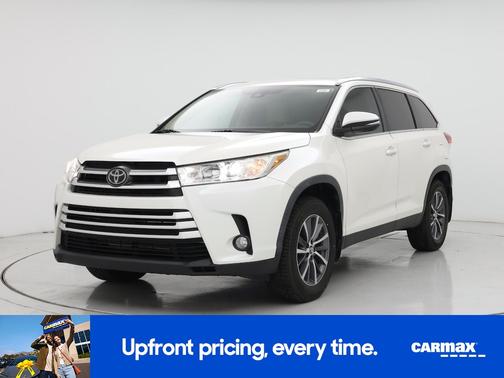 White 2019 Toyota Highlander XLE