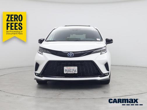 White 2025 Toyota Sienna XSE