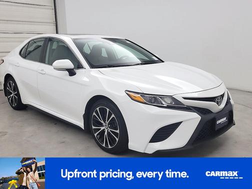 White 2020 Toyota Camry SE