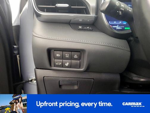 White 2023 Toyota Highlander Hybrid Platinum