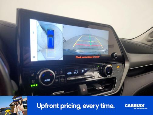 White 2023 Toyota Highlander Hybrid Platinum