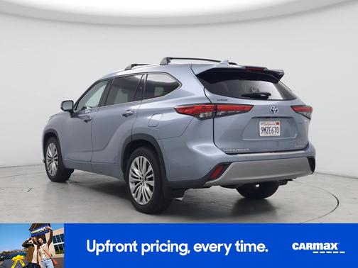 White 2023 Toyota Highlander Hybrid Platinum