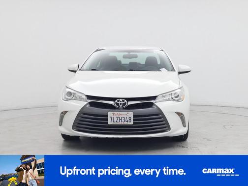 White 2015 Toyota Camry XLE