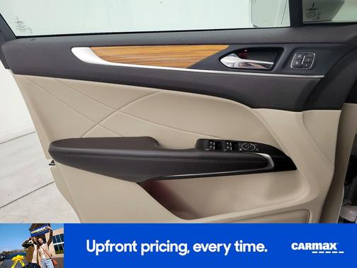 White 2019 Lincoln MKC Select
