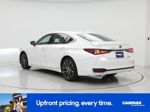 2022 Lexus ES 300h 