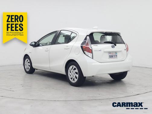White 2015 Toyota Prius c Two
