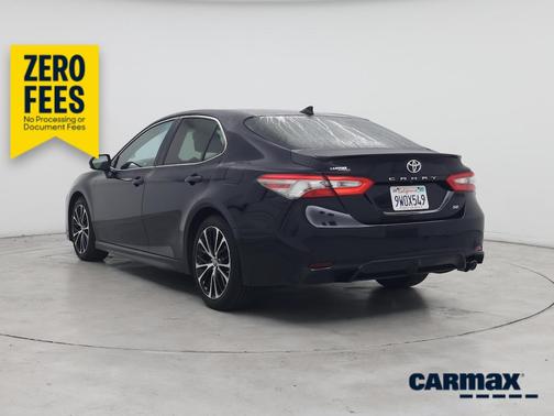 Black 2019 Toyota Camry SE