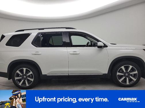 White 2025 Honda Pilot Touring