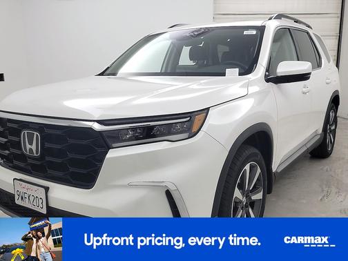 White 2025 Honda Pilot Touring