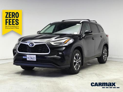 Black 2023 Toyota Highlander XLE