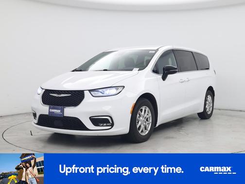 White 2025 Chrysler Pacifica Select