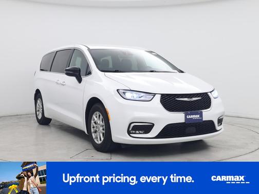 White 2025 Chrysler Pacifica Select