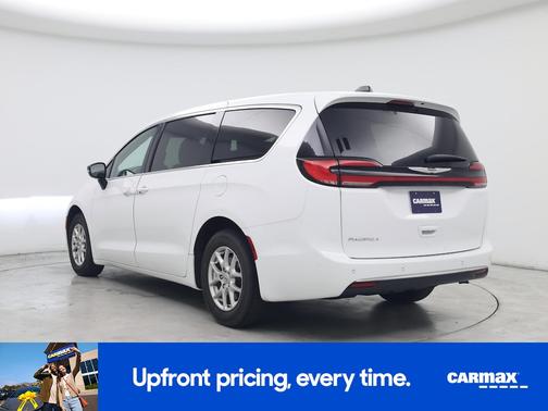 White 2025 Chrysler Pacifica Select
