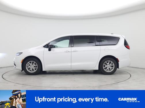 White 2025 Chrysler Pacifica Select