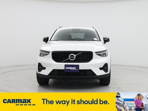 2024 Volvo XC40 B5 Core Bright Theme