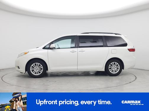 White 2017 Toyota Sienna XLE Premium