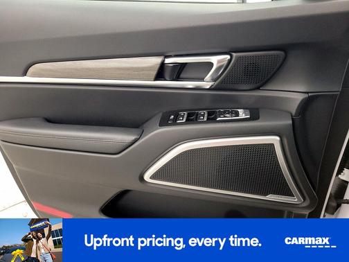 White 2022 Kia Telluride EX