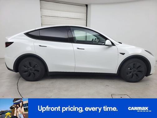 White 2024 Tesla Model Y Long Range