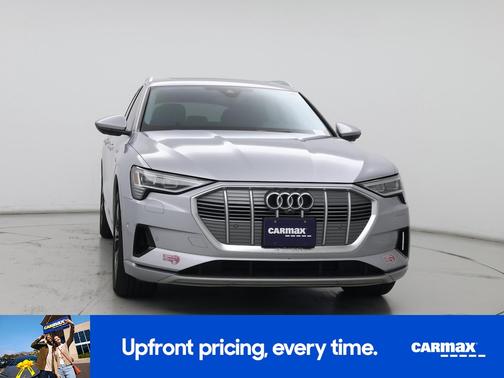 2022 Audi e-tron Premium Plus