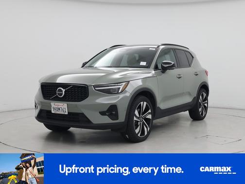 2024 Volvo XC40 B5 Plus Dark Theme