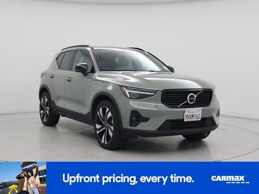 2024 Volvo XC40 B5 Plus Dark Theme