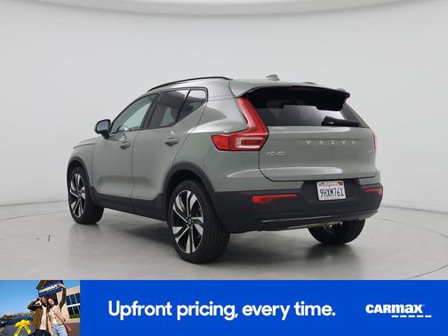 2024 Volvo XC40 B5 Plus Dark Theme
