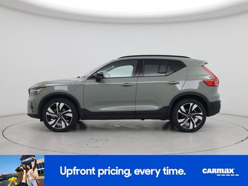 2024 Volvo XC40 B5 Plus Dark Theme