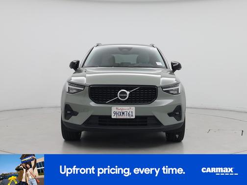 2024 Volvo XC40 B5 Plus Dark Theme