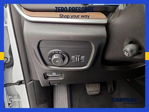 White 2023 Jeep Grand Cherokee Summit