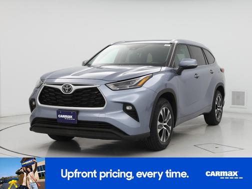 Gray 2022 Toyota Highlander XLE