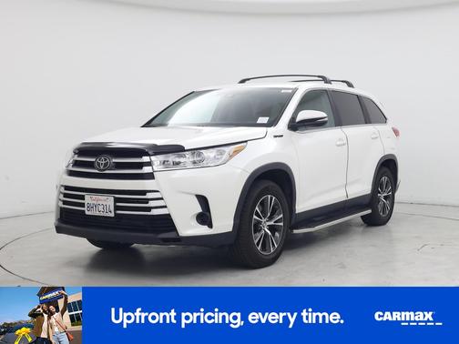 White 2019 Toyota Highlander LE