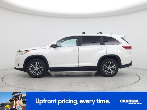 White 2019 Toyota Highlander LE