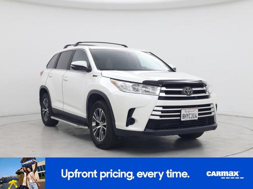 White 2019 Toyota Highlander LE