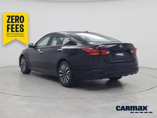Black 2024 Nissan Altima SV