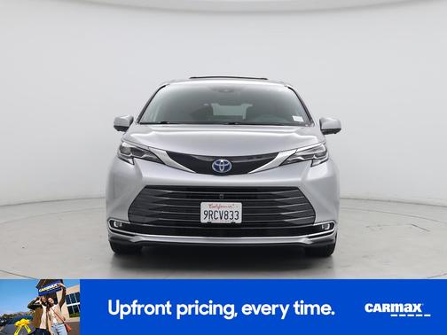 2025 Toyota Sienna Platinum