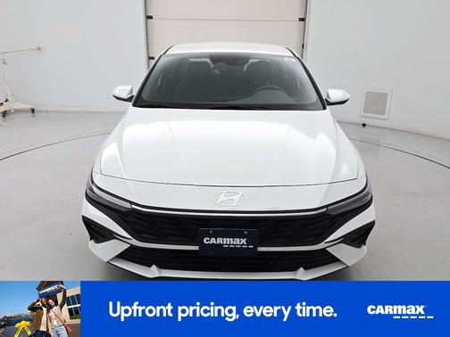 White 2025 Hyundai ELANTRA SE
