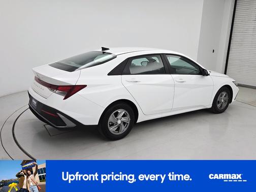 White 2025 Hyundai ELANTRA SE