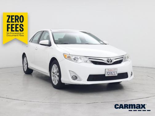 White 2014 Toyota Camry XLE