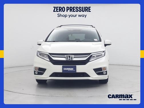 White 2018 Honda Odyssey Elite