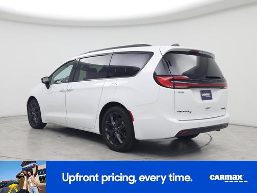 White 2025 Chrysler Pacifica Limited