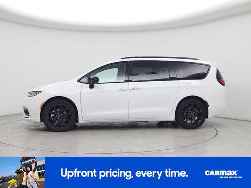 White 2025 Chrysler Pacifica Limited