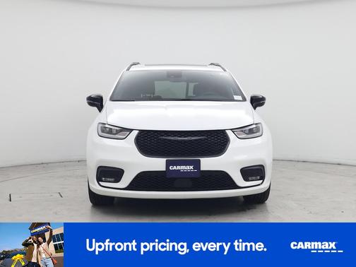 White 2025 Chrysler Pacifica Limited