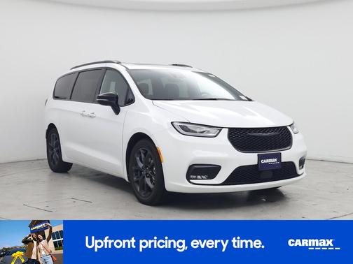 White 2025 Chrysler Pacifica Limited
