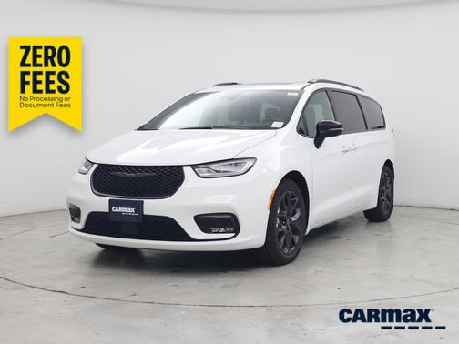 White 2025 Chrysler Pacifica Limited