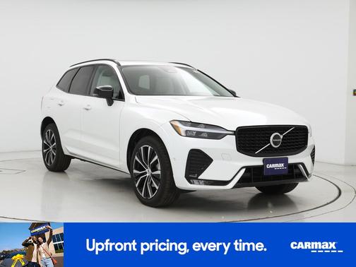 2023 Volvo XC60 B5 Ultimate Dark Theme