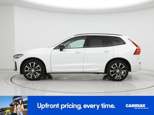 2023 Volvo XC60 B5 Ultimate Dark Theme