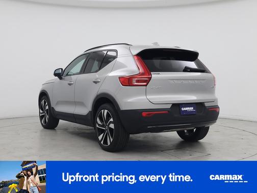 2025 Volvo XC40 B5 Plus Dark Theme
